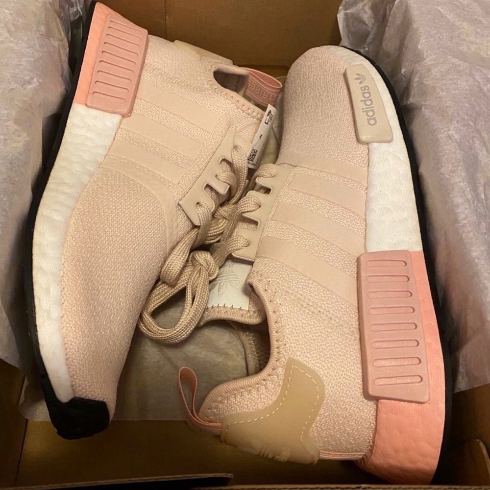 Adidas Blush Pink Peach NMD R1 Shoes Women Size 7.5 Brand New in Box